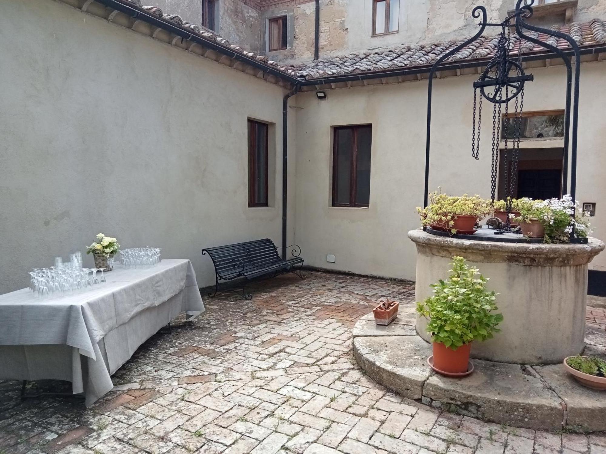 Chiostro Delle Monache Hostel Volterra Eksteriør billede